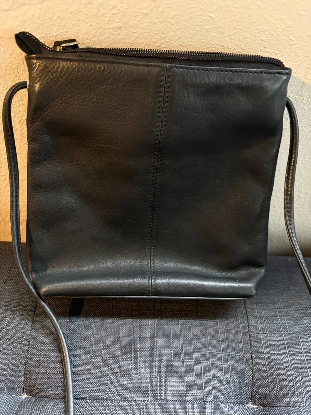 Fossil Black Leather Men's Wallet with Embossed Logo